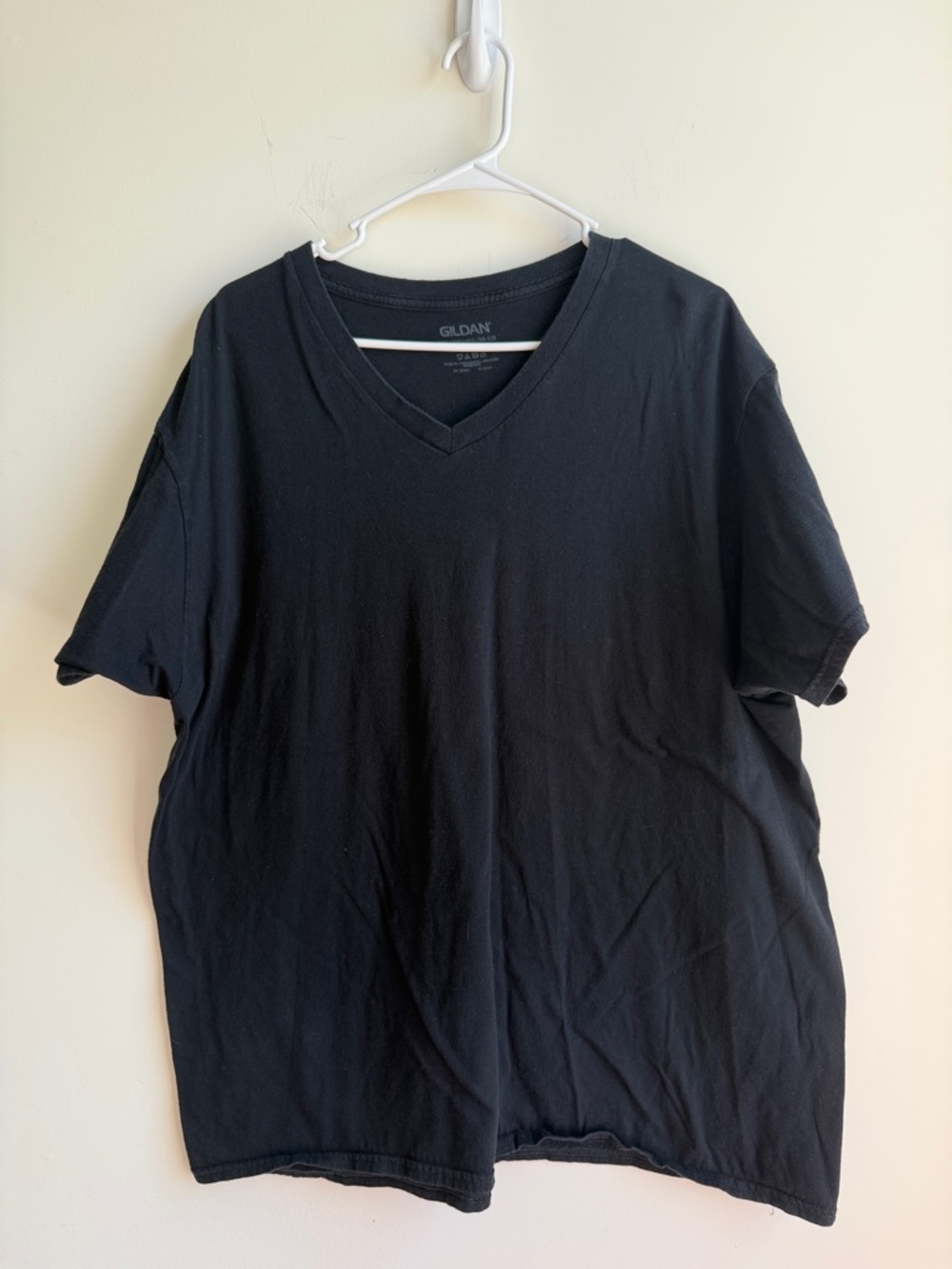 Mens Gildan Black V-Neck Short Sleeve Tee